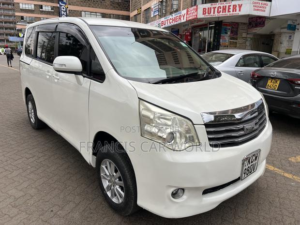 Toyota Noah 2012 White