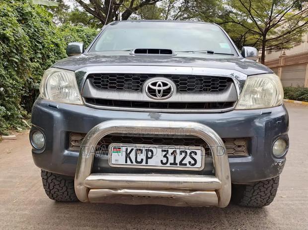 Toyota Hilux 2011 Gray