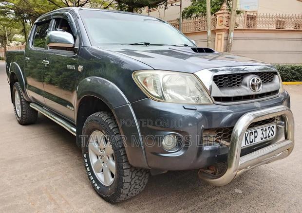 Toyota Hilux 2011 Gray