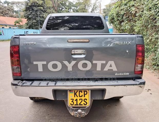 Toyota Hilux 2011 Gray