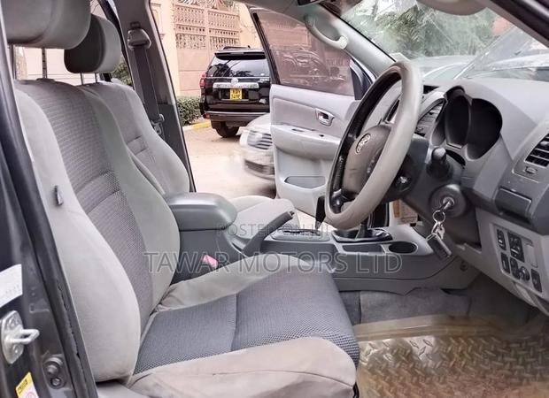 Toyota Hilux 2011 Gray
