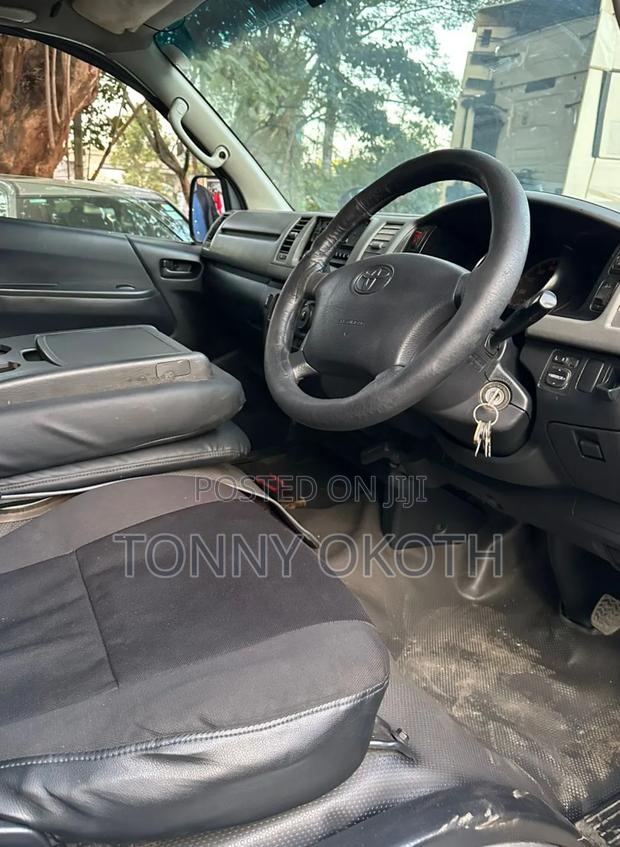 Toyota HiAce 2012 Silver