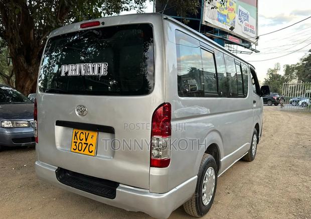 Toyota HiAce 2012 Silver