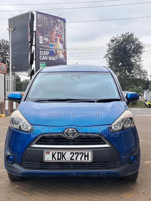 Toyota Sienta 2015 Blue