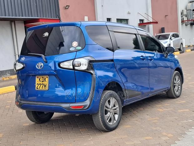 Toyota Sienta 2015 Blue