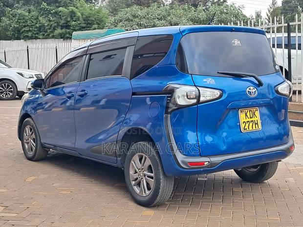Toyota Sienta 2015 Blue