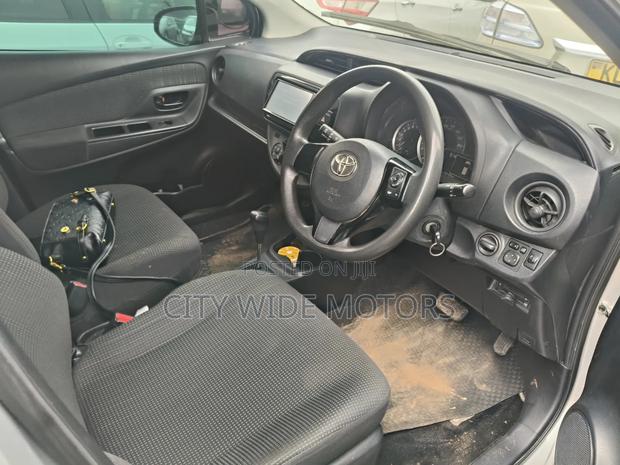 Toyota Vitz 2017 Silver