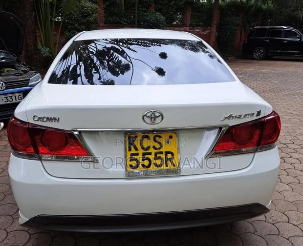 Toyota Crown 2014 White