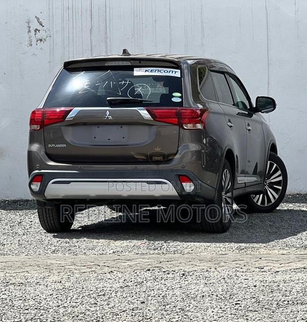 Mitsubishi Outlander ES FWD 2019 Brown