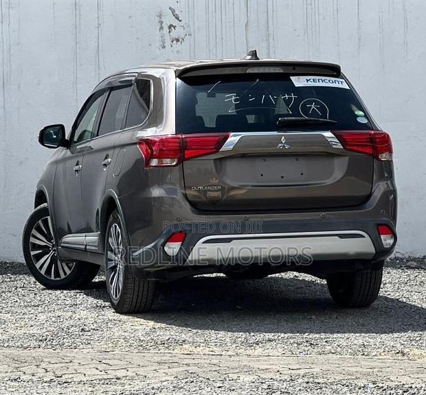 Mitsubishi Outlander ES FWD 2019 Brown