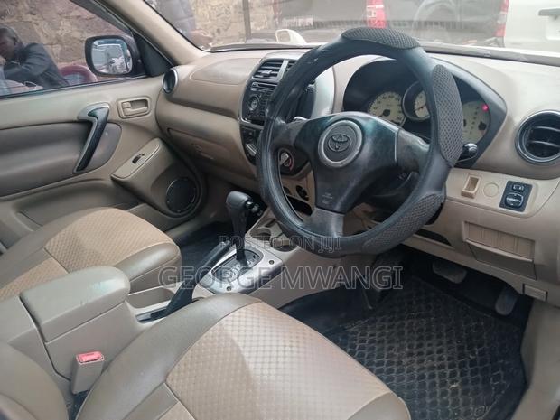 Toyota RAV4 2004 White
