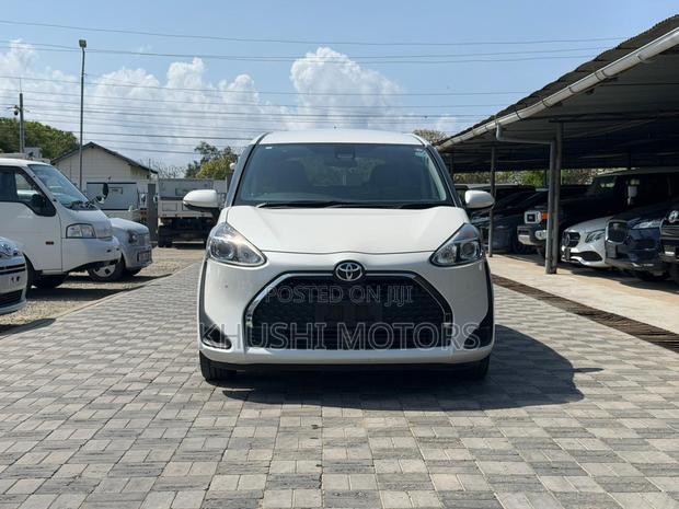 Toyota Sienta 2019 White