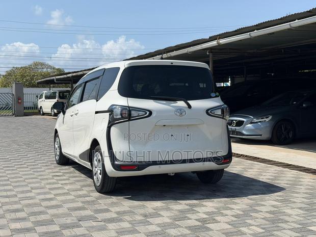 Toyota Sienta 2019 White