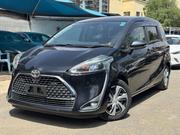 Toyota Sienta 2018 White for sale