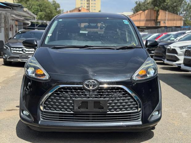 Toyota Sienta 2018 White