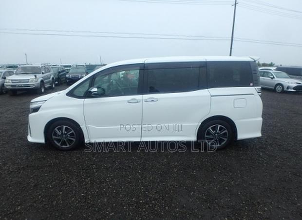 Toyota Voxy 2019 Pearl