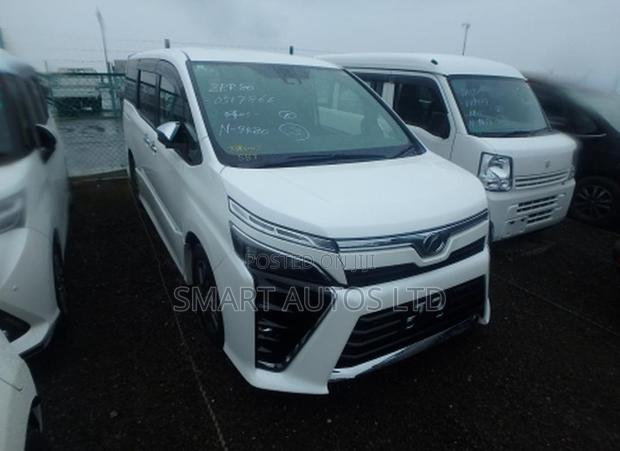 Toyota Voxy 2019 Pearl
