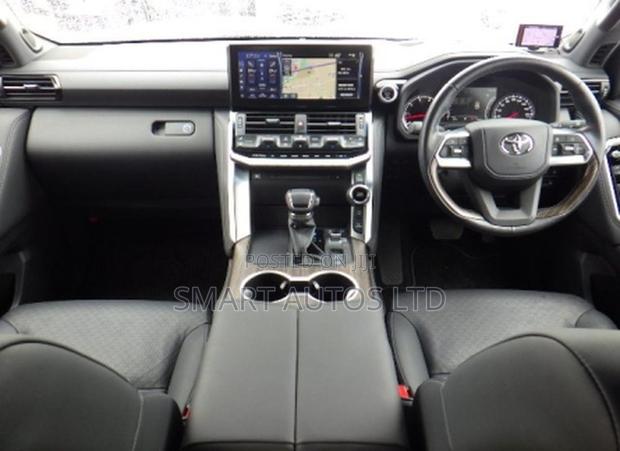 Toyota Land Cruiser LC300 2023 Matt Black