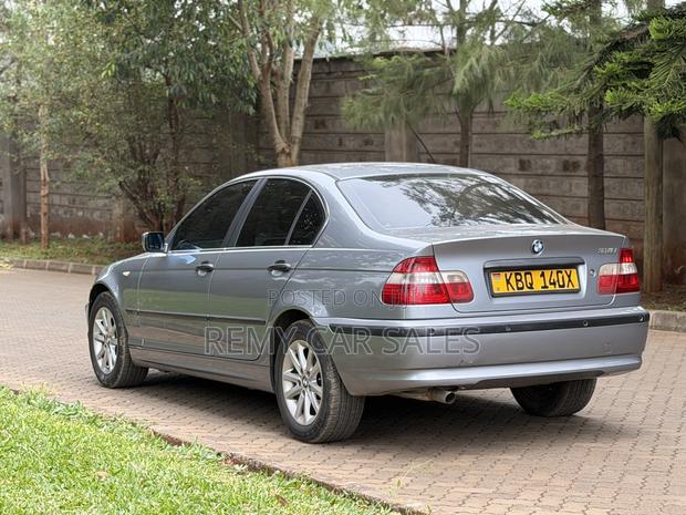 BMW 320i 2004 Gray