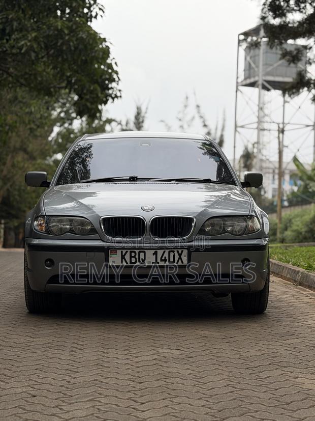 BMW 320i 2004 Gray