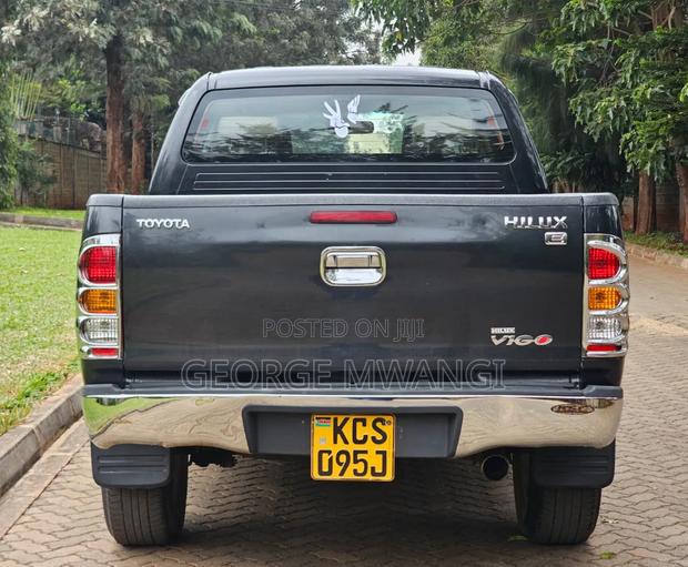 Toyota Hilux 2011 Black