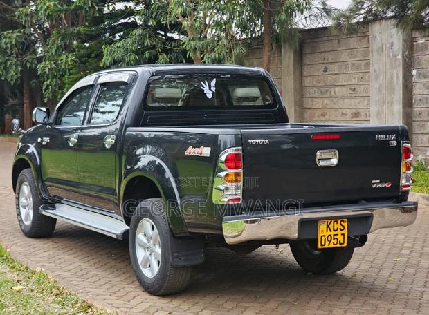 Toyota Hilux 2011 Black