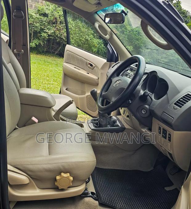 Toyota Hilux 2011 Black
