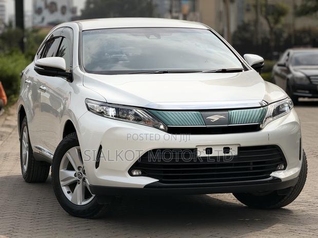 Toyota Harrier 2.0 2019 White