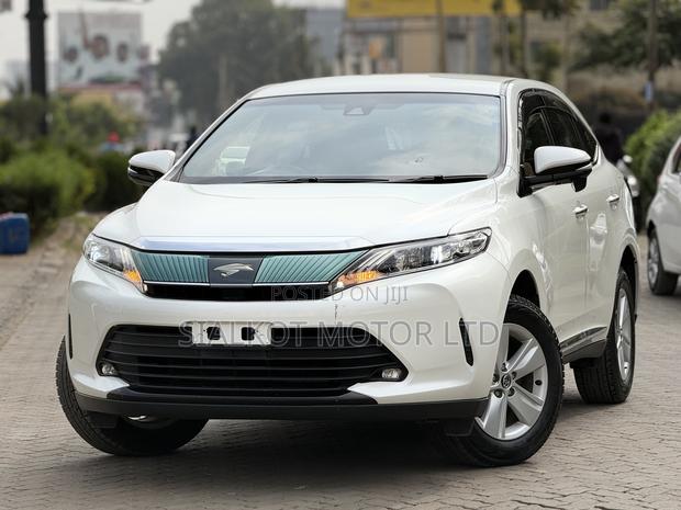 Toyota Harrier 2.0 2019 White