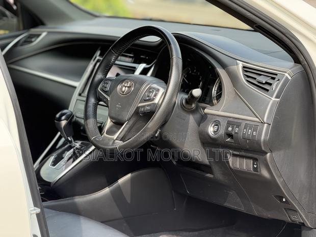 Toyota Harrier 2.0 2019 White