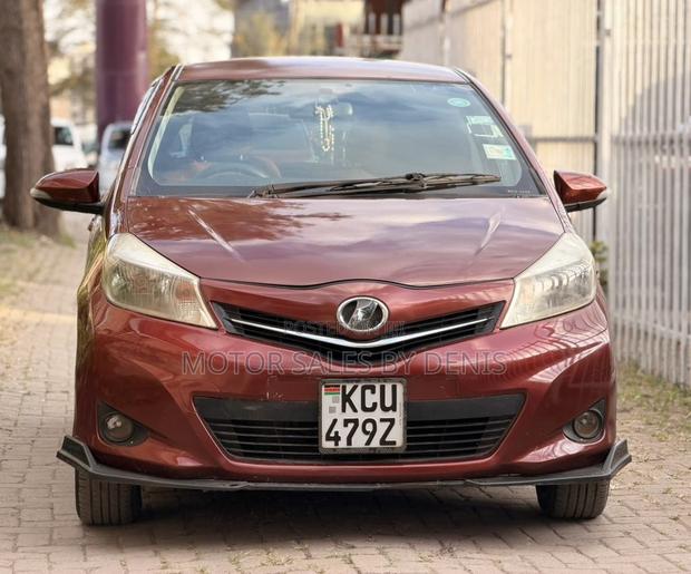 Toyota Vitz 1.3 FWD 5dr 2012 Maroon