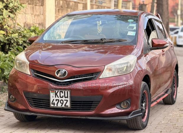 Toyota Vitz 1.3 FWD 5dr 2012 Maroon
