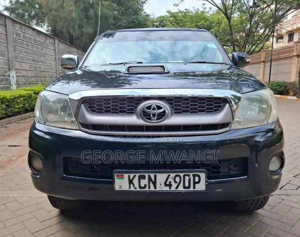 Toyota Hilux 2010 Black
