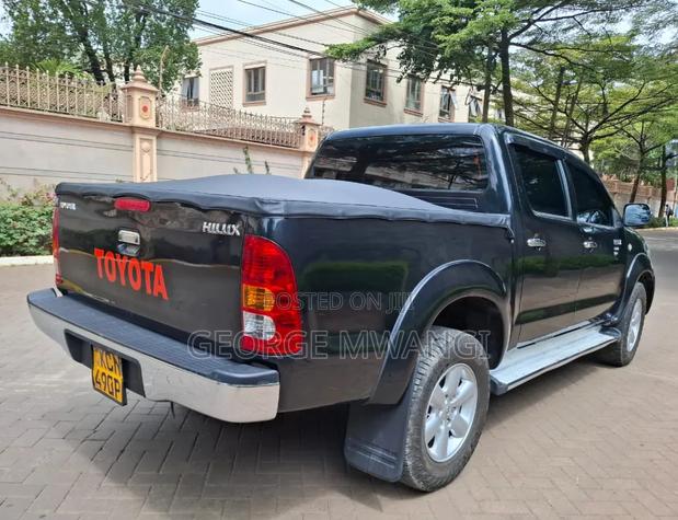 Toyota Hilux 2010 Black