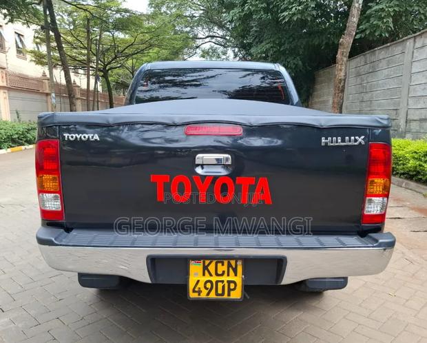 Toyota Hilux 2010 Black