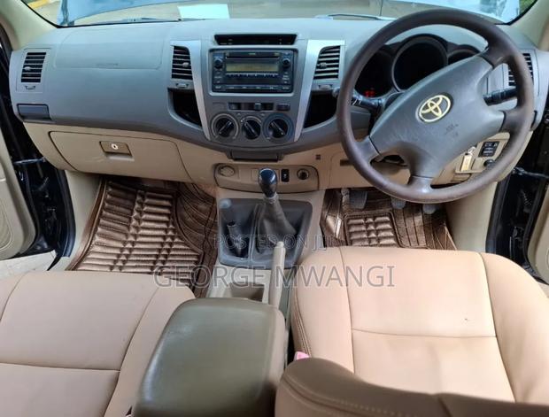 Toyota Hilux 2010 Black