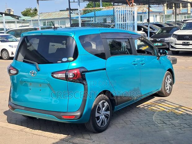 Toyota Sienta 2020 Blue