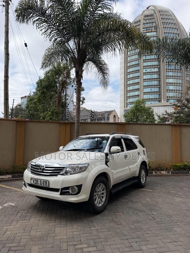 Toyota Fortuner 2.7 AWD 2013 White
