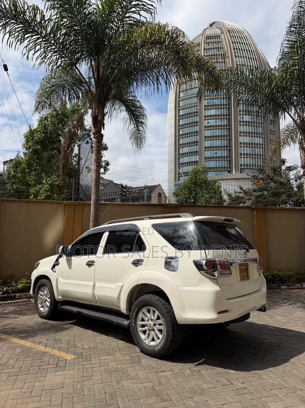 Toyota Fortuner 2.7 AWD 2013 White