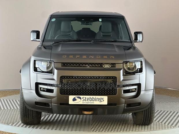 Land Rover Defender V8 2024 Gray