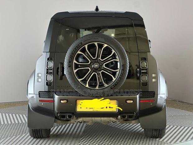Land Rover Defender V8 2024 Gray