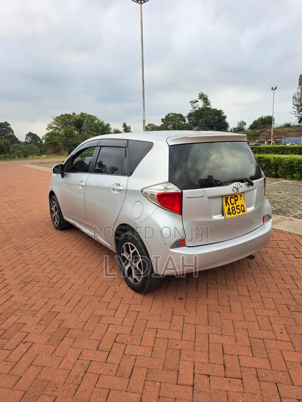 Toyota Ractis 2012 Silver