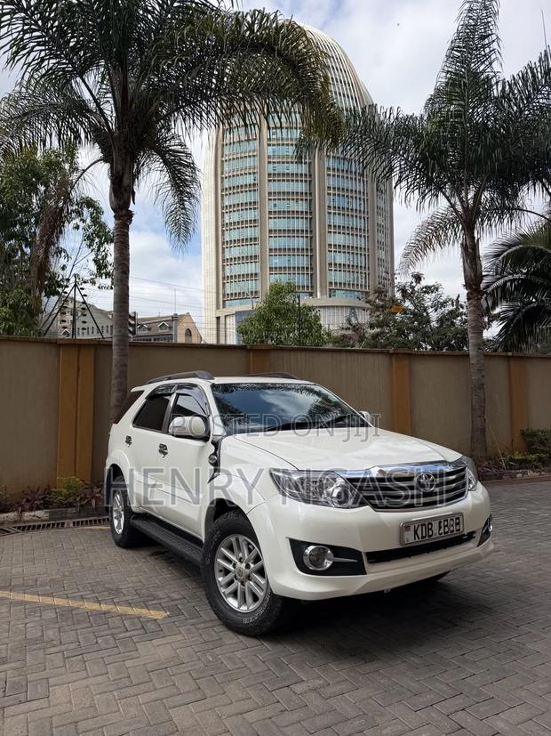 Toyota Fortuner 2013 White