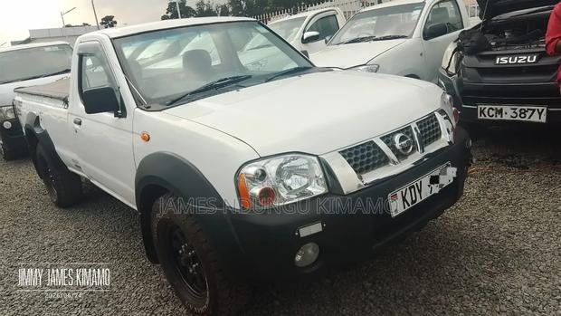 Nissan Pick-Up 2009 White
