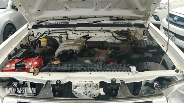Nissan Pick-Up 2009 White