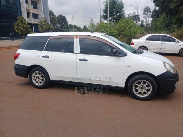 Nissan Advan 2006 White
