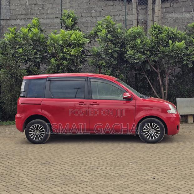 Toyota Sienta 2013 Red
