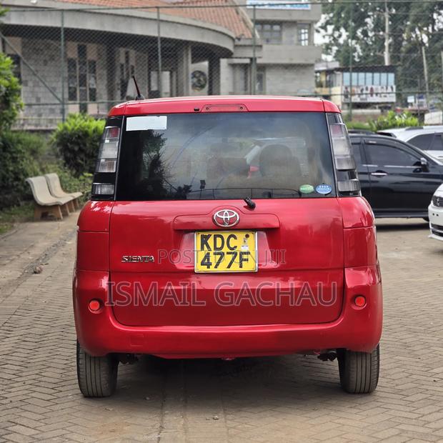Toyota Sienta 2013 Red