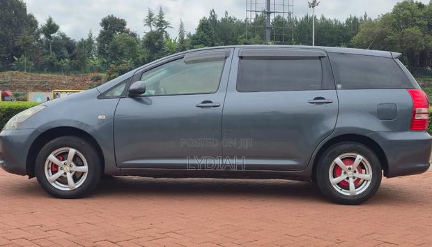 Toyota Wish 2004 Gray