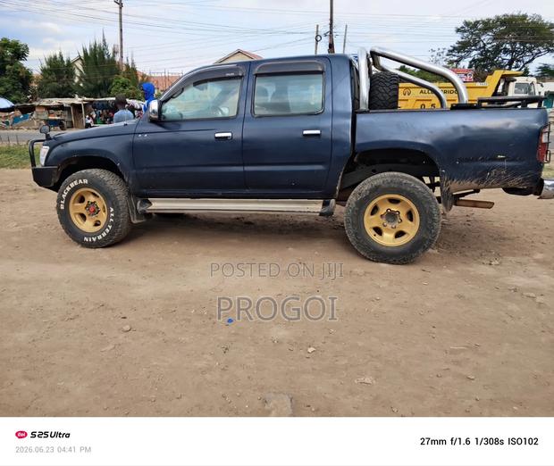 Toyota Hilux 2006 Blue